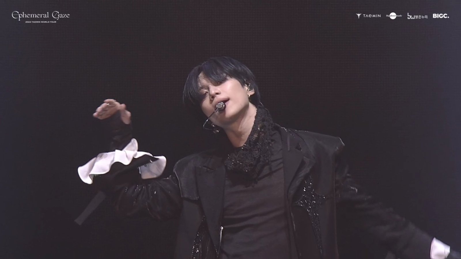 Taemin onstage in the second show of the Ephemeral Gaze tour